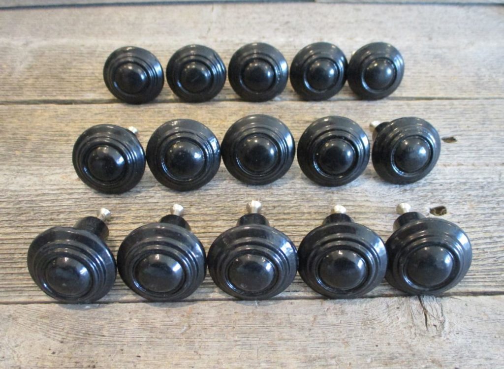 BLACK CIRCULAR 1.5″ DRAWER PULLS – Midwest Craft House